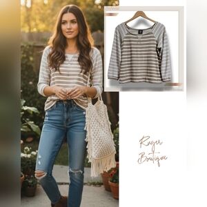 🌿Bobeau Womens Medium Beige White Striped 3/4 Sleeve Distressed Sweater-Cute!